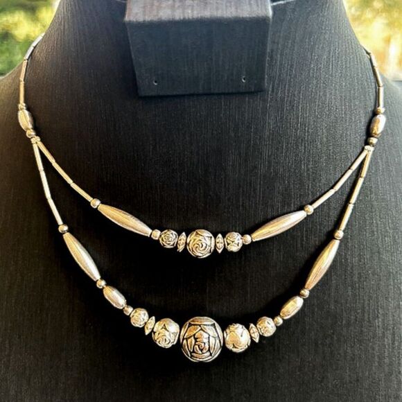 Vintage 70's Boho Rose Bead Liquid Silver Necklace - Picture 1 of 7